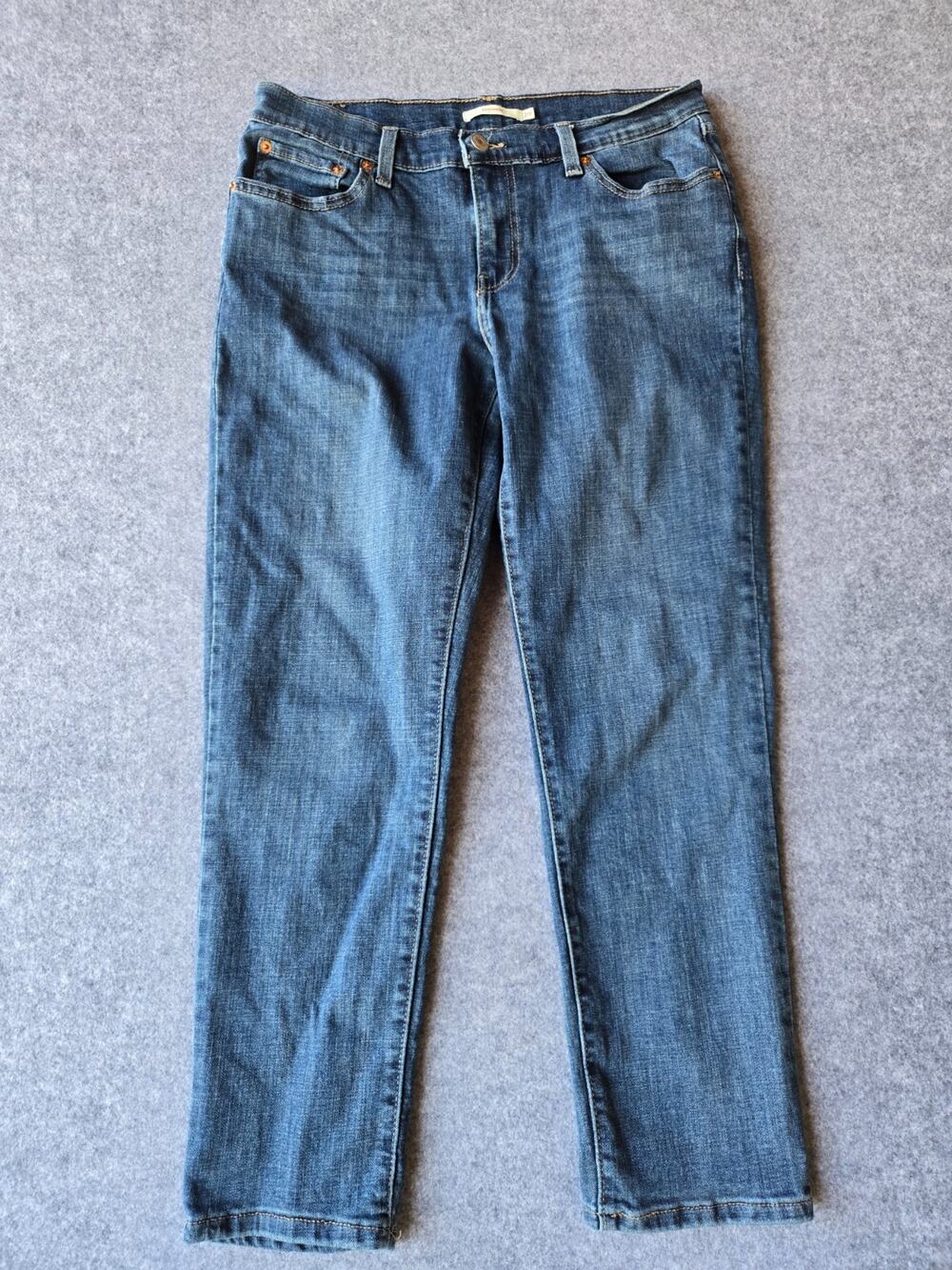 Levis Jeans Women's Boyfriend Relaxed Fit, Blue Medium Wash Denim, 31 x 26